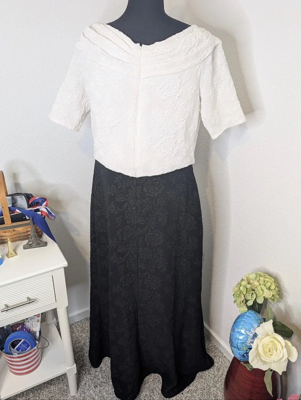 💘 Tadashi Shoji Hudson Off-The-Shoulder Crepe Gown - Picture 5 of 8
